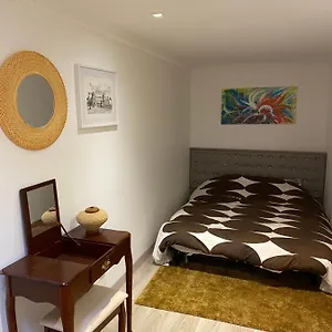 Cosy, Charming With Courtyard Paris